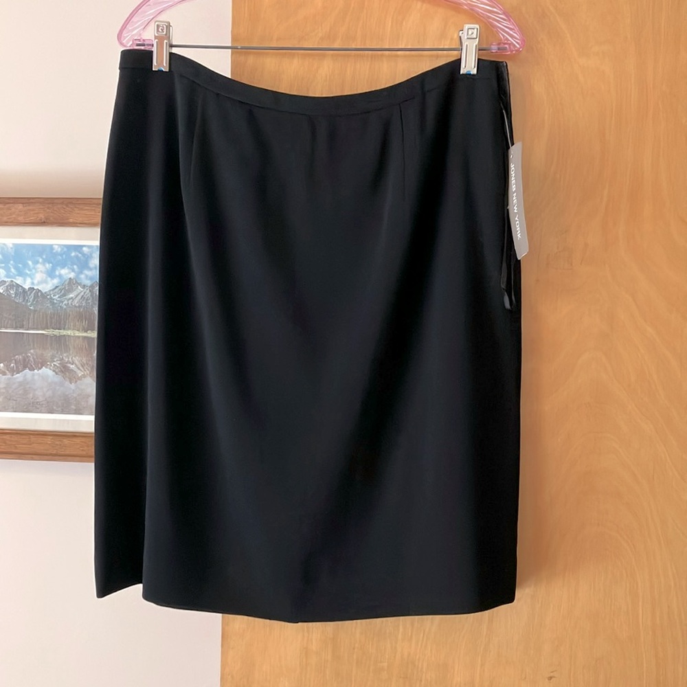 BNWT Black Jones NY skirt fully lined-Size 14